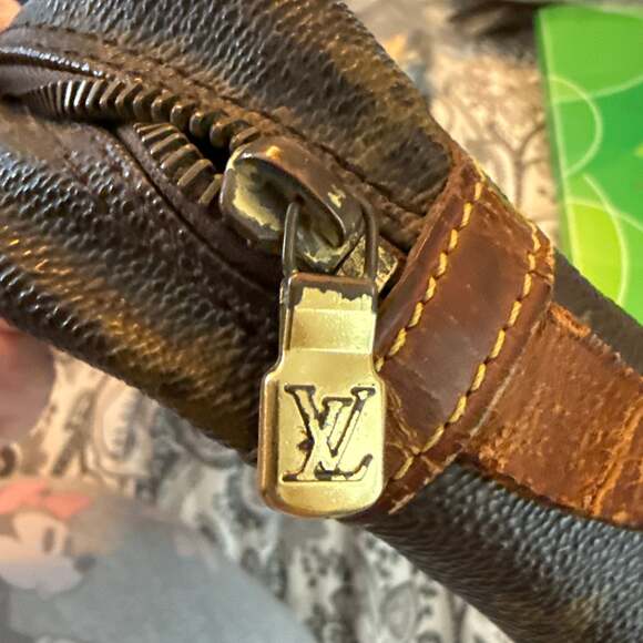 Louis Vuitton - Picture 7 of 7